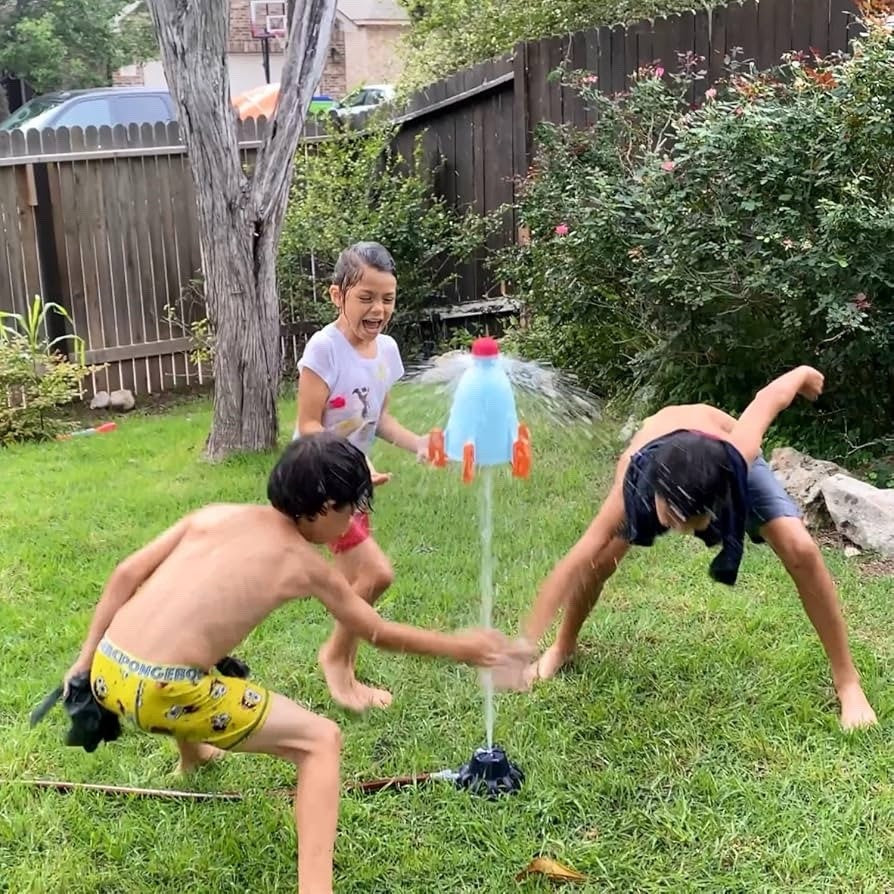 Rocket Launcher Toys Outdoor Rocket Water Pressure Lift Sprinkler Gift for Kids